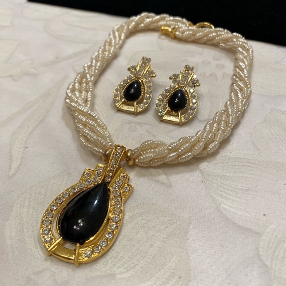 Vintage Multi Strand Pearl Choker Necklace And Earrings - Picture 5 of 12